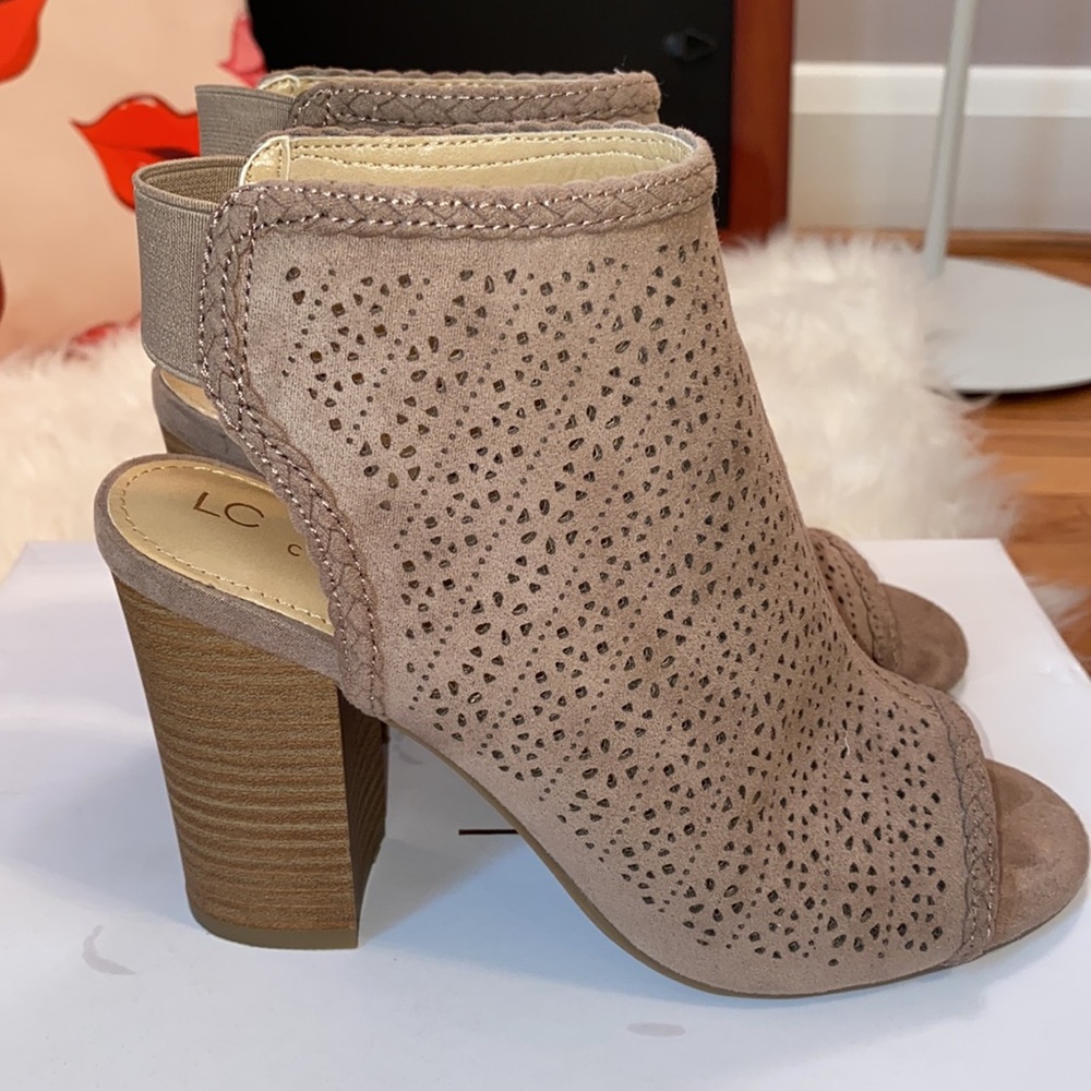 Heels - Picture 2 of 8